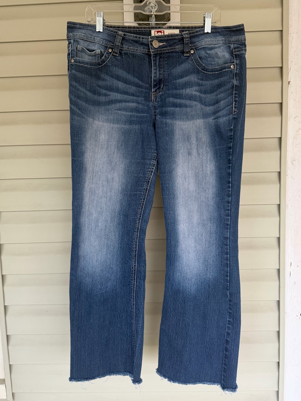 L.E.I. Sophia Hipster Flare Raw Hem Jeans Sz 17 Long Y2K Embroidered 36x28.5